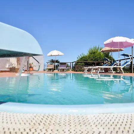 Erade Bed & Breakfast 2*