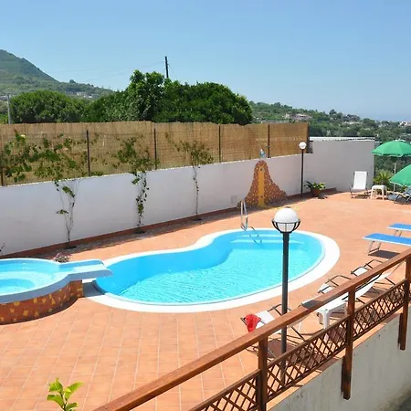 فندق مبيت وإفطار Erade كازاميتْشيولا تيرمي