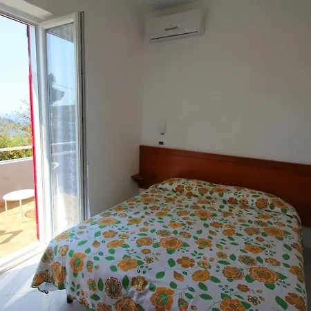 Erade Bed & Breakfast 2*