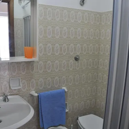 Erade Bed & Breakfast 2*